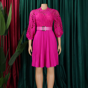 D3246 Robes d'été tendance grande <span class=keywords><strong>taille</strong></span> pour femmes, robes courtes décontractées élégantes en dentelle à fleurs ajourées plissées pour femmes avec ceinture - Product Image 5