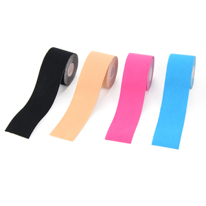 Bande adhésive pour le lifting des seins BoobTape 95% coton élasthanne Logo personnalisé disponible pour les mariages et les tenues de soirée - Product Image 1