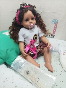 Muñeca <span class=keywords><strong>reborn</strong></span> de silicona de cuerpo completo para niñas, juguete ORIGINAL de 55CM con pelo rizado de piel marrón de princesa, con tacto real y flexible - Product Image 5