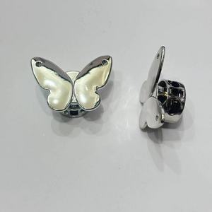 Cierre de mariposa con resorte para cordón elástico de ajuste y sujeción de pantalones, sudaderas, sombreros y calzado - Product Image 1