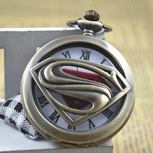 <span class=keywords><strong>Montre</strong></span> <span class=keywords><strong>de</strong></span> <span class=keywords><strong>poche</strong></span> commémorative rétro Superman, pour hommes et femmes, Collection <span class=keywords><strong>de</strong></span> lumières animées, à rabat nostalgique, usine Di - Product Image 6