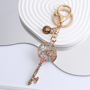 Llavero de Lujo con Forma de Llave y Diamantes de Imitación, Colgante de Aleación de Zinc para Bolsos, Joyería de Moda para Regalo y Accesorio Diario - Product Image 4
