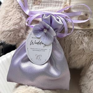 Sacs en satin réutilisables 15x15cm, pochette douce en soie avec décoration florale, sacs cadeaux pour mariage, cadeaux pour demoiselles d'honneur - Product Image 5