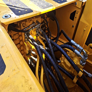 รถขุดไฮดรอลิกแบบตีนตะขาบ Komatsu PC200-6 มือสอง ขนาด 20 ตัน พร้อมมอเตอร์ เครื่องยนต์ และปั๊มเกียร์สำหรับขาย - Product Image 4