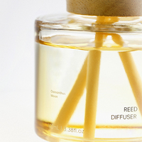 Ensemble de diffuseur de parfum pour la maison, bougies parfumées à la cire de soja de luxe et diffuseur, avec logo personnalisé sur les bouteilles en verre, emballage couleur, coffrets cadeaux