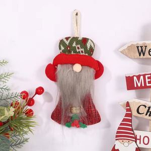 Ornement de Noël en tissu fait main avec logo personnalisé - Décoration de sapin festive à faible MOQ, Père Noël sans visage - Product Image 4