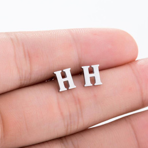 Boucles d'oreilles personnalisées en plaqué or 18K, 26 lettres initiales en plaqué or, lettres de l'alphabet, vente en gros - Product Image 1