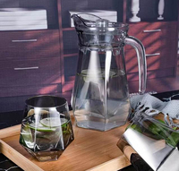 Ensemble de 5 pièces Tamatave : Carafe en verre de 1,3 L avec 3 verres à boisson de 300 ml, pichet à jus hexagonal et verre à boire couleur ambre