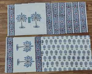 Juego de Camino de Mesa y Tapete con Estampado de Palmeras Blancas y Azules, Hecho a Mano |   Decoración de Mesa de Comedor en Tela 100% Algodón para Venta al Por Mayor - Product Image 1