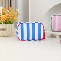 Tas Kosmetik Kain Bergaris Lintas Batas dengan Tas Cuci Portabel Berumbai Multifungsi untuk Perjalanan