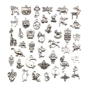 Ensemble de breloques vintage en alliage de zinc assorties, animaux, plantes, cœurs, étoiles, pour la fabrication de bijoux DIY, bracelets et colliers - Product Image 1