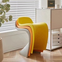Chaise de salle à manger empilable en plastique sans accoudoirs, design moderne en forme de S, pour salon