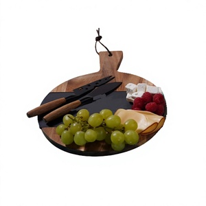 Planche à fromage en bois faite à la main, design admirable, forme ronde, du fabricant Home Arts. - Product Image 1