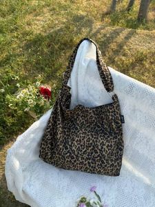 Bolsa de Compras de Lona de Algodón con Estampado de Leopardo Retro Personalizada, Bolsa de Gran Capacidad con Transferencia Térmica - Product Image 3