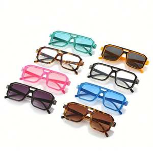 Gafas de Sol Cuadradas de Moda Vintage al por Mayor para Hombre y Mujer, Estilo Punk con Remaches Poligonales y Doble Puente - Product Image 4