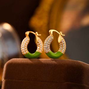 Nouvelles boucles d'oreilles clous en forme de U en zirconium cuivre doré à la mode pour femmes, tendance haut de gamme, luxe léger - Product Image 4