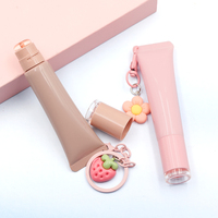 Marque privée Baume À Lèvres Hydratant Glitter Squeeze Lip Glaze Vegan Porte-clés Baume À Lèvres Brillant À Lèvres Hydratant Peptide Teinte À Lèvres