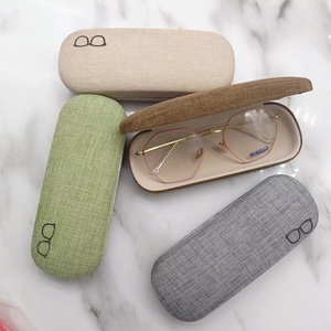 Étui à <span class=keywords><strong>lunettes</strong></span> rigide tendance avec logo personnalisé, étui à <span class=keywords><strong>lunettes</strong></span> <span class=keywords><strong>en</strong></span> <span class=keywords><strong>cuir</strong></span>, étui à <span class=keywords><strong>lunettes</strong></span> de soleil et boîte d'emballage pour <span class=keywords><strong>lunettes</strong></span> - Product Image 4
