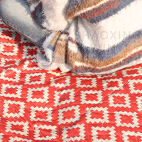 Couverture de pique-nique boho pliable rouge et blanc imperméable sans sable en gros pour les voyages en plein air sur la pelouse