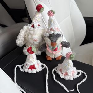 Ensemble chapeau et bavoir en peluche Jellycat Little Series 16 cm, accessoire de fête pour jouets lapin et pingouin, unisexe, utilisable en toutes saisons - Product Image 1