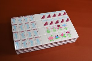 Tuiles de Mahjong de luxe américaines à motif Thumbs up Tulip Carnation Iris Grass Blade Monogram, Tuiles de Mahjong américaines, Ensemble de tuiles de Mahjong américaines - Product Image 3