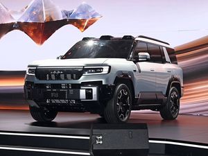 Leopard 8 SUV 2025 Trung Quốc BYD Công Thức Leopard 8 4WD 2.0T Lai SUV Lớn Sang Trọng SUV Leopard 8 Hot Bán Tại Dubai - Product Image 2