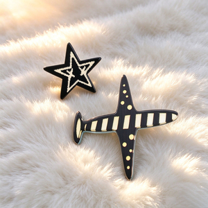 Broche en métal personnalisée pour le festival de Noël, style populaire, surface polie exquise avec motif imprimé à l'écran - Product Image 1