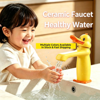 Robinet en laiton Ducky mignon avec contrôle de la température (chaud/froid) et système anti-éclaboussures. Idéal pour les écoles maternelles et les éviers de salle de bain à domicile.