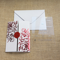 Suite d'invitations de mariage de luxe en vélin transparent blanc, style français, avec couverture pliée à motif floral rose bordeaux, sceau de cire et impression personnalisée