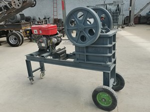 Concasseur à mâchoires diesel mobile Hengtong avec moteur AC haute performance, capacité maximale de 3-9 t/h, entrée 125 mm/sortie 10-40 mm, garantie 1 an - Product Image 4
