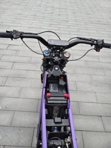 Bicicleta Eléctrica 79 Dirt de 10kW 72V40Ah con Pantalla TFT a Color, Conectividad y Control Inteligente por Aplicación - Product Image 2