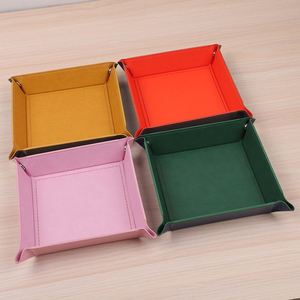 Boîte de rangement pliable à quatre coins en cuir PU personnalisée, plateau de jeu de dés portable - Product Image 1