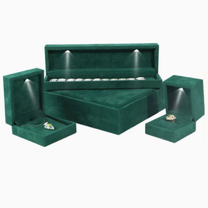 Boîte à bagues de voyage de luxe écologique et recyclable, en plastique, avec fermeture éclair en velours, lumière LED, emballage carré personnalisé, vente en gros - Product Image 2