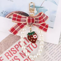 Porte-clés cerise fraise pour femme avec nœud en ruban de soie, pendentifs bracelet perles et accessoires de décoration pour téléphone portable