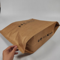 Sacs en papier kraft brun écologiques en matériaux recyclés pour l'emballage de vêtements avec un design luxueux, bandes faciles à déchirer et poignées
