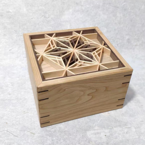 Technique de travail du bois consistant <span class=keywords><strong>à</strong></span> assembler des pièces de bois minces Kumiko <span class=keywords><strong>à</strong></span> l'aide de joints <span class=keywords><strong>à</strong></span> mortaise et <span class=keywords><strong>à</strong></span> tenon pour porte ou fenêtre - Product Image 2