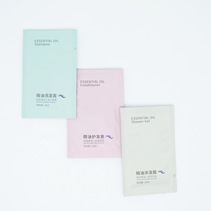 Produits d'accueil personnalisés sous marque privée en mini-sachets pour hôtels de luxe : Shampoing, Huile essentielle, Gel douche, Après-shampoing jetables - Product Image 6