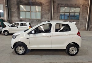 Vehículo Urbano Eléctrico Mini para Adultos, 4 Puertas, 4 Plazas, Baja Velocidad para Tráfico Urbano, Nueva Tecnología de Energía, Batería de 72V100AH, Autonomía <100km - Product Image 2