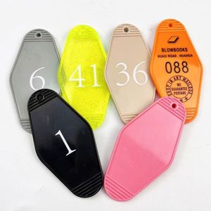 Llaveros de Plástico con Logotipo Personalizado, Diseño Retro Vintage para Motel/Hotel, con Brillantina y Colores Variados, Venta al Por Mayor - Product Image 4