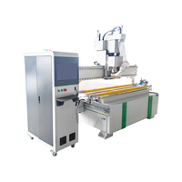 Machine de nesting CNC industrielle 1325/1328 avec tête angulaire et changeur d'outils automatique pour le bois de chêne, de pin et les panneaux de mélamine