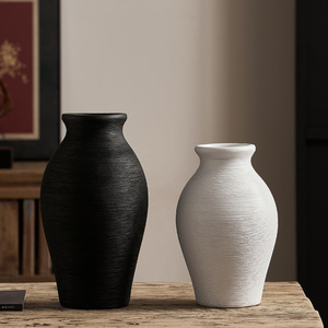 Vase en céramique brossée nordique fait main, décoration simple, fleurs séchées, salon, Wabi Sabi, poterie brute beige, rétro - Product Image 4