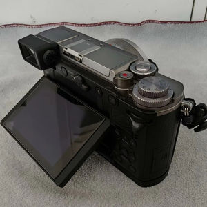 <span class=keywords><strong>Segunda</strong></span> <span class=keywords><strong>mano</strong></span> Original Panasonics 2017 20.3MP Fotografía sin espejo Flip Over Pantalla táctil - Product Image 1