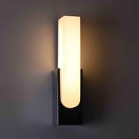 Applique murale linéaire moderne de luxe en faux albâtre, finition laiton brossé, extrémité arrondie, LED E26, lumière blanche chaude douce 2700K, pour salle de bain