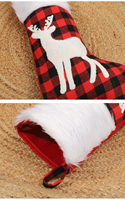 Chaussettes de Noël en plaid rouge et noir, brodées de rennes, flocons de neige et élan, avec bordure en peluche et sérigraphiées