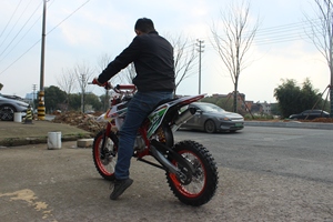 Motocicleta Deportiva Todoterreno de 125cc, Motocross de Gasolina para Carreras en Tierra - Product Image 3