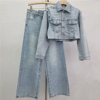 Ensemble deux pièces décontracté OUDINA pour femme : veste courte ornée de strass et jean taille haute ample en denim