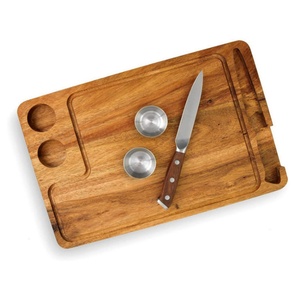 Juego de tablas de cortar de madera de acacia duraderas que incluye cuchillos, plato para salsas y tabla para cortar queso con ranuras profundas para recoger jugo - Product Image 1