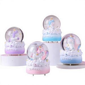 Boule de cristal lumineuse licorne, petite sphère, globe d'eau, ornements, cadeaux pour étudiants, jouets fantaisie pour enfants, vente en gros - Product Image 1