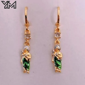 Pendientes Colgantes de San Judas con Baño de Oro YM y Esmalte Verde |   Joyería Religiosa Católica para Mujeres Europeas - Product Image 3