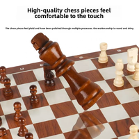 Jeu d'échecs portable en bois pour enfants avec pièces magnétiques, plateau pliable et compartiments de rangement pour les voyages, l'école et le travail - Écologique